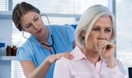 Viêm phế quản mùa nắng nóng: Nguyên nhân, triệu chứng và thuốc điều trị