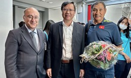 Thầy trò HLV Mai Đức Chung tới Frankfurt bắt đầu tập huấn tại Đức