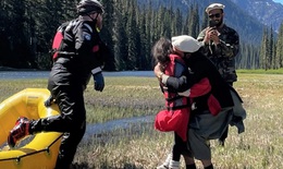 Bé gái 10 tuổi sống sót kỳ diệu sau 24 giờ lạc trên núi hiểm trở
