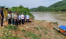 Tắm sông Lô cùng bạn, bé trai 7 tuổi bị nước cuốn trôi