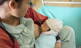 So s&#225;nh sữa mẹ v&#224; sữa b&#242; để thấy những kỳ diệu khi nu&#244;i con bằng sữa mẹ