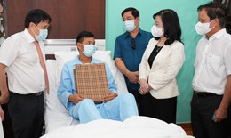 Bộ trưởng Bộ Y tế Đ&#224;o Hồng Lan thăm v&#224; l&#224;m việc tại Bệnh viện Trung ương Huế
