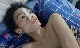 Ám ảnh hình ảnh nam thanh niên cơ thể chỉ nặng vỏn vẹn chưa đến 40kg vì bạo bệnh