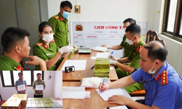 Phát hiện 2 đối tượng trao đổi ba lô chứa 20 bánh heroin