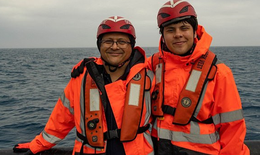 Nạn nhân vụ tàu lặn Titan dành những giây phút cuối cùng để nghe nhạc trong bóng tối