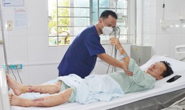 Người đ&#224;n &#244;ng suy đa tạng do nhiễm li&#234;n cầu lợn tho&#225;t chết