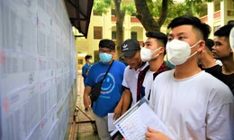 Thí sinh có đang chịu cảnh ‘phí chồng phí’ để xét tuyển vào đại học?