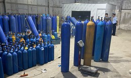 Xử phạt 120 triệu đồng, tịch thu 1,3 tấn khí cười