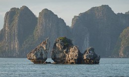 Cách nào ngăn sạt lở hòn Trống Mái trên Vịnh Hạ Long?