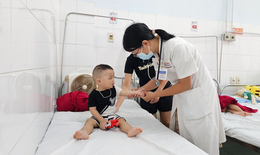 Gia tăng ca mắc tay chân miệng biến chứng nặng, khuyến cáo quan trọng của bác sĩ
