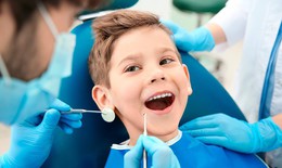 Cứ nghĩ lớn mới niềng được răng, nhiều người bỏ qua giai đoạn v&#224;ng niềng răng cho trẻ
