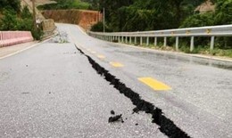 Mưa lớn nhiều ngày gây sạt lở, nứt vỡ tuyến Quốc lộ qua Điện Biên