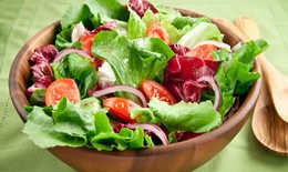 C&#225;ch ăn salad c&#243; lợi nhất cho sức khỏe đường ruột