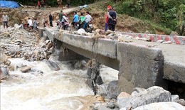 Động viên, thăm hỏi các gia đình bị thiệt hại do mưa lũ tại Lào Cai