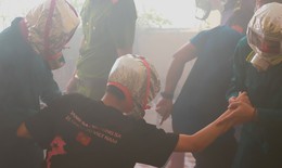 Diễn tập PCCC, người d&#226;n tưởng như gục ng&#227; trong đ&#225;m kh&#243;i giả