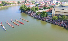 Dòng người nườm nượp về quê Đại tướng Võ Nguyên Giáp xem đua thuyền ngày Tết Độc lập