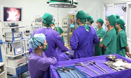 Hơn 5 tiếng chinh phục kỹ thuật khó nhất trong nội soi ổ bụng