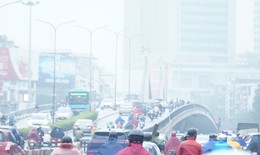 Mưa lạnh, sương mù 'nuốt chửng' loạt tòa chung cư cao tầng ở Hà Nội