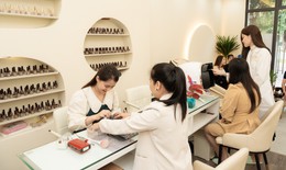 Spa l&#224;m t&#243;c kiếm cả trăm triệu một th&#225;ng, dịch vụ l&#224;m đẹp &#39;hốt bạc&#39; dịp cuối năm