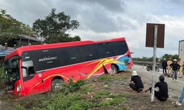 Thương t&#226;m 2 &#244;ng ch&#225;u bị xe kh&#225;ch đ&#226;m tử vong