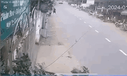 [VIDEO] T&#224;i xế xe bu&#253;t dương t&#237;nh với ma tu&#253; t&#244;ng người đi bộ bị thương