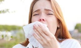 Bị hắt hơi sổ mũi nên làm gì?