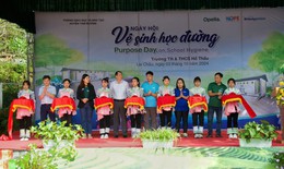 Trẻ háo hức trong Ngày hội vệ sinh học đường và khánh thành 20 công trình vệ sinh học đường