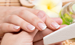 Cách chăm sóc móng tay giòn, gãy xước