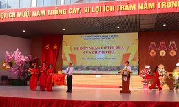 Trường THCS Chu Văn An đ&#243;n nhận Cờ thi đua của Ch&#237;nh phủ