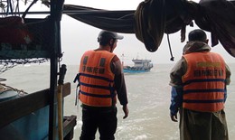 Cứu hộ thành công tàu cá cùng 4 ngư dân gặp nạn trên biển