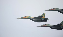 Người dân vượt hàng chục cây số xem tiêm kích Su-30MK2 và trực thăng Mi diễn tập