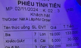 C&#244;ng an ph&#225;t hiện m&#243;n &#39;g&#224; đi bộ&#39; phục vụ kh&#225;ch h&#225;t karaoke