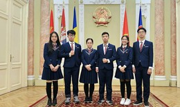 Những học sinh đầu tiên của Hà Nội nhận mức thưởng mới