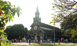 Chiêm ngưỡng kiệt tác nhà thờ gỗ Kon Tum dịp Noel