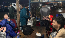 Khoảng 300 người mắc kẹt tr&#234;n đ&#232;o Kh&#225;nh L&#234; đ&#227; được đưa đến nơi an to&#224;n 