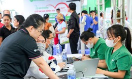Hàng ngàn người dân khó khăn xúc động trước sự quan tâm và hỗ trợ của Nhà thuốc An Khang trong dịp cuối năm