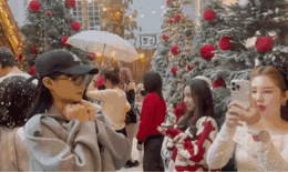 Săn ảnh &#39;tuyết rơi&#39; giữa l&#242;ng H&#224; Nội