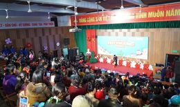 Hàng trăm bệnh nhi 'quên' cơn đau đón Giáng sinh yêu thương, an lành
