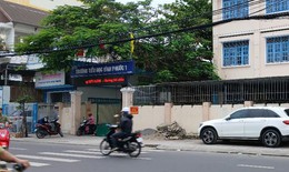 Cô giáo bị 2 người đàn ông tấn công trong giờ học