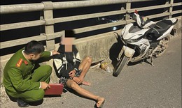 Ngăn chặn kịp thời nam thanh niên định nhảy cầu tự tử