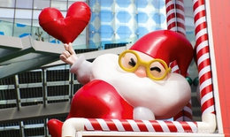 Nhiều ông già tuyết, cây thông Noel khổng lồ ‘mọc’ trên phố Hà Nội