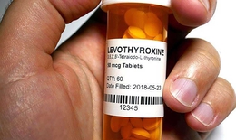 Levothyroxine - Loại thuốc tuyến gi&#225;p phổ biến c&#243; li&#234;n quan tới t&#236;nh trạng mất xương