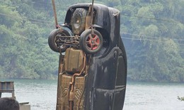 Danh t&#237;nh thi thể b&#234;n trong xe &#244; t&#244; rơi xuống l&#242;ng hồ s&#244;ng Đ&#224;