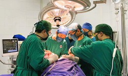 Y tế huyện xuyên đêm cứu sống bệnh nhân bị chém gây vết thương mạch cảnh phức tạp