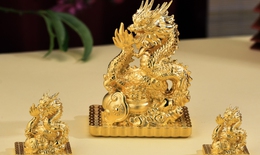 Cận cảnh linh vật chế tác tinh xảo bằng vàng ròng hút khách trước ngày vía Thần tài