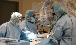 Bệnh rỗng tủy: Nguy hiểm nhưng dễ bị nhầm với đau cổ vai gáy