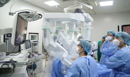 Đưa robot v&#224;o phẫu thuật nội soi cắt trọn khối ung thư gan tại Bệnh viện K
