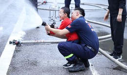 Bộ ảnh trẻ nhỏ trải nghiệm cứu hộ, thoát nạn trong đám cháy