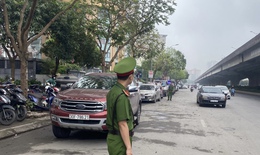 Hà Nội xử lý ô tô đỗ chiếm lòng đường trước chung cư Kim Văn - Kim Lũ: Chưa có giải pháp hiệu quả