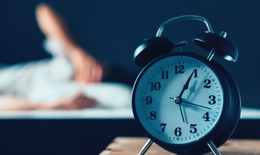 Có nên uống melatonin hàng ngày để trị mất ngủ?